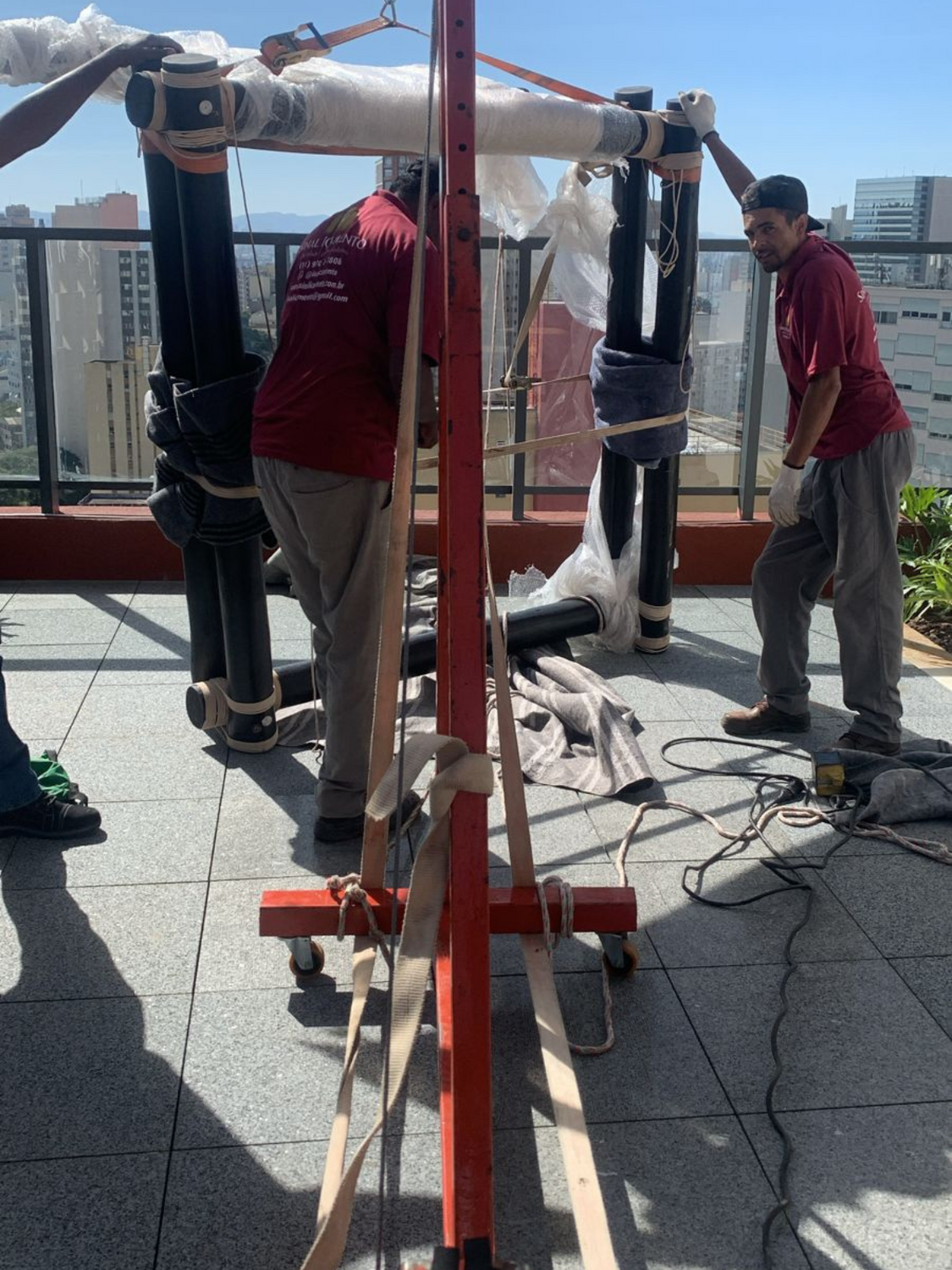 Içamento de móveis em edifício comercial